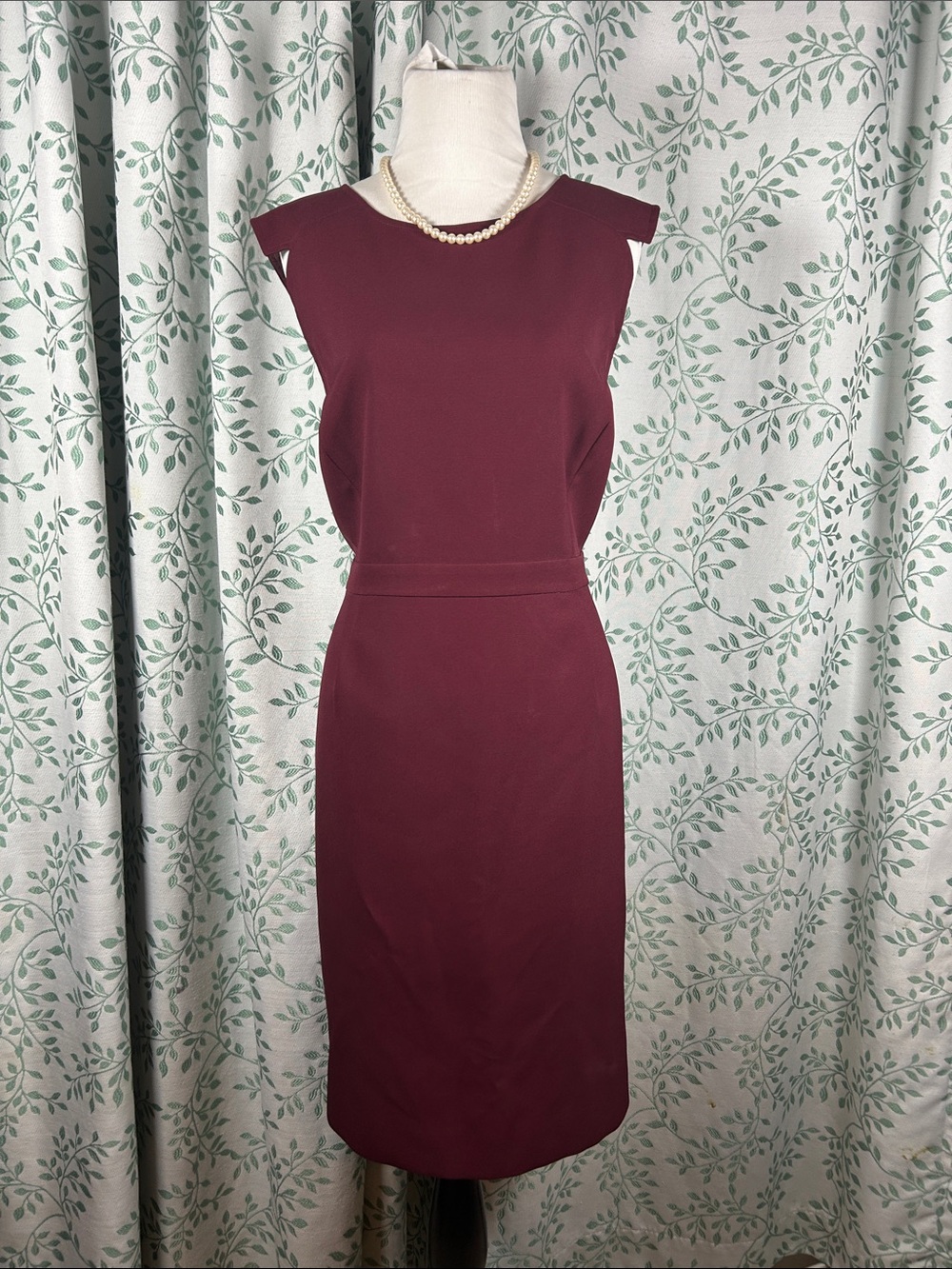 Elegant Burgundy Sheath Dress